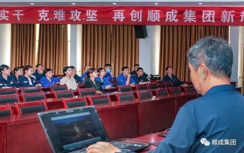 河南j9国际站集团举办通讯员摄影技术培训班